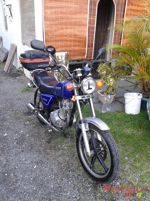 2010' Suzuki GN125 serie V photo #2