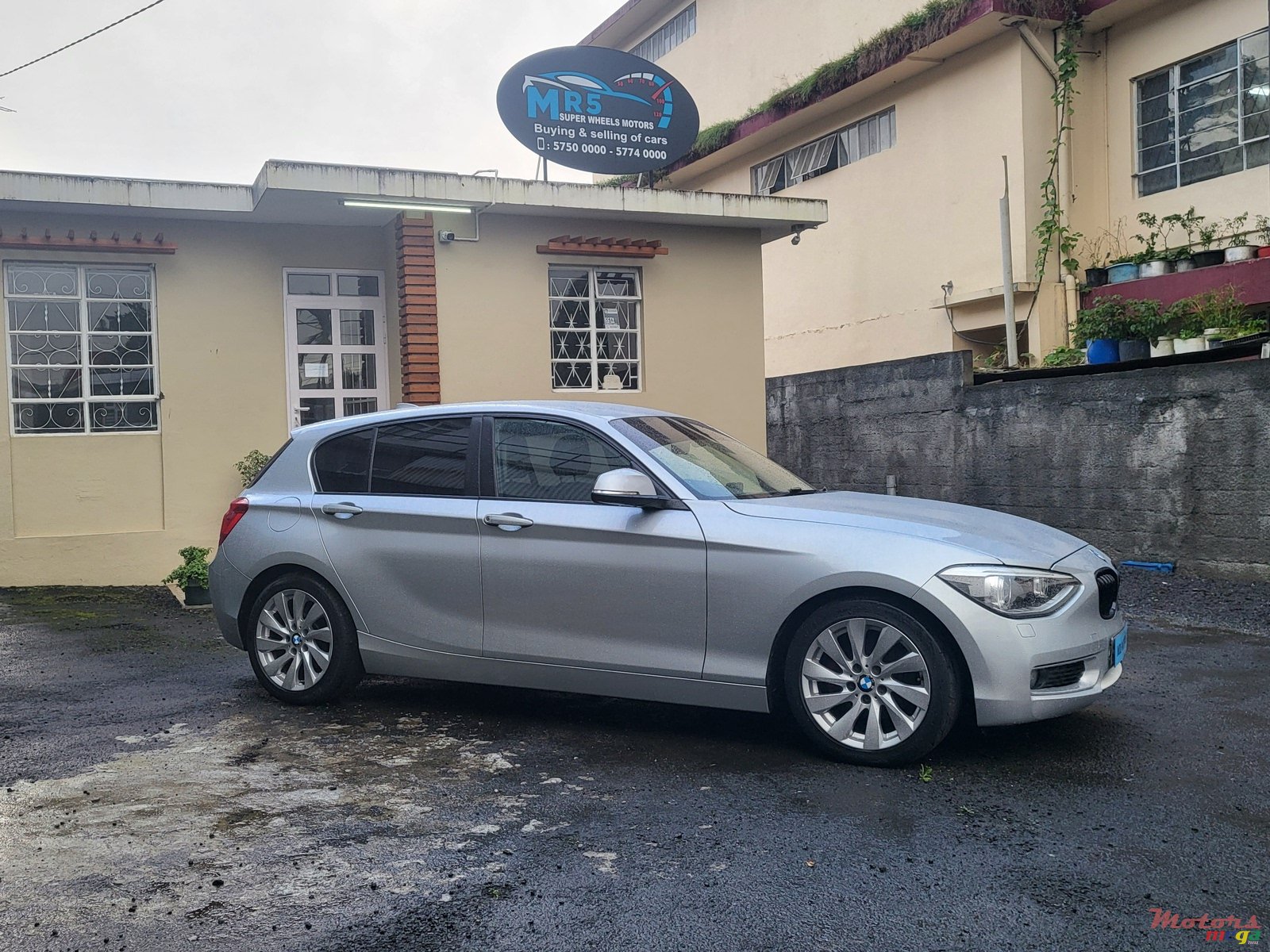 2012' BMW 120 photo #1