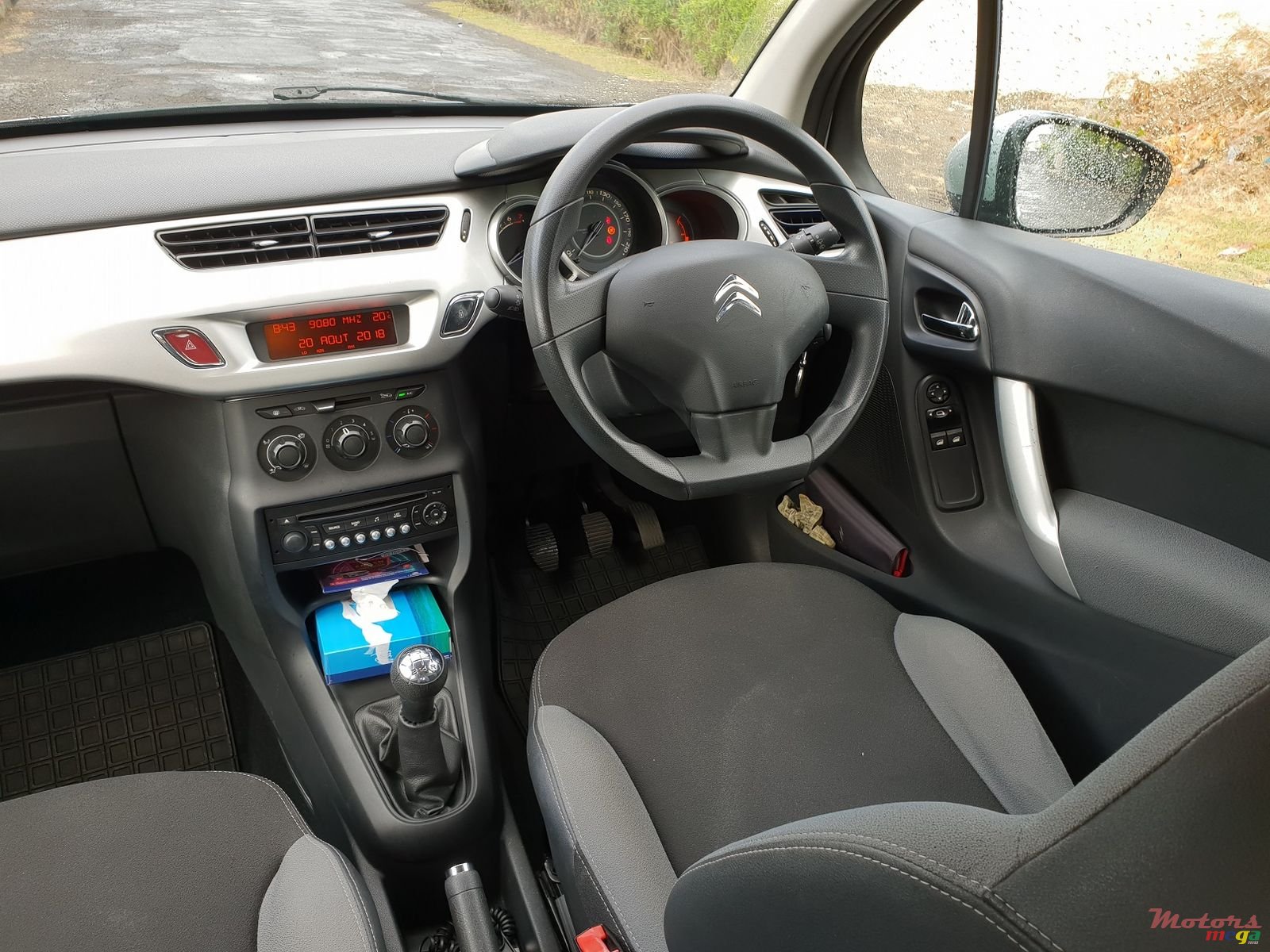 2012' Citroen C3 photo #3