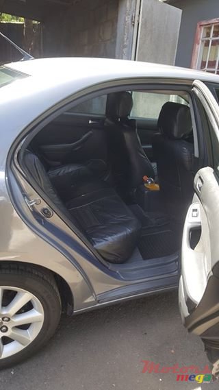 2005' Toyota Avensis photo #6