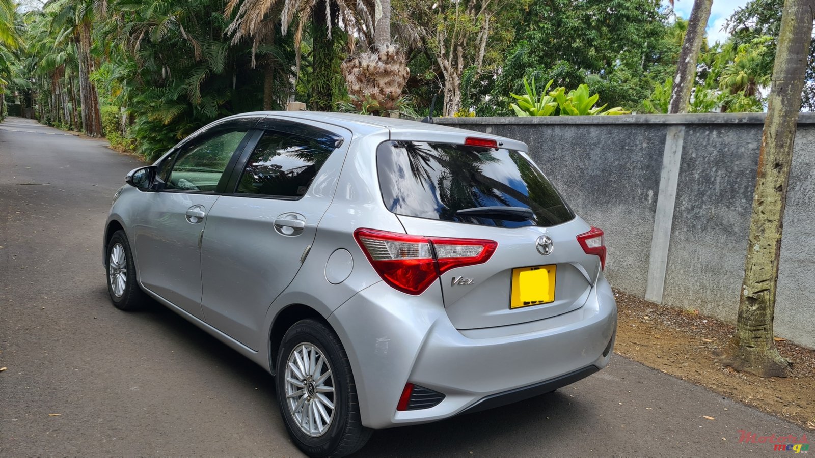 2017' Toyota Vitz 1330cc photo #2