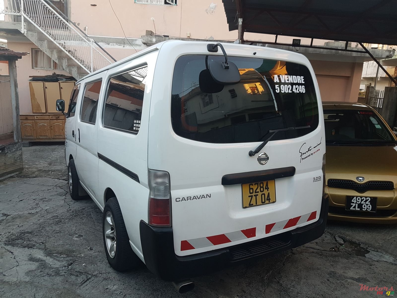 2004' Nissan Urvan photo #3