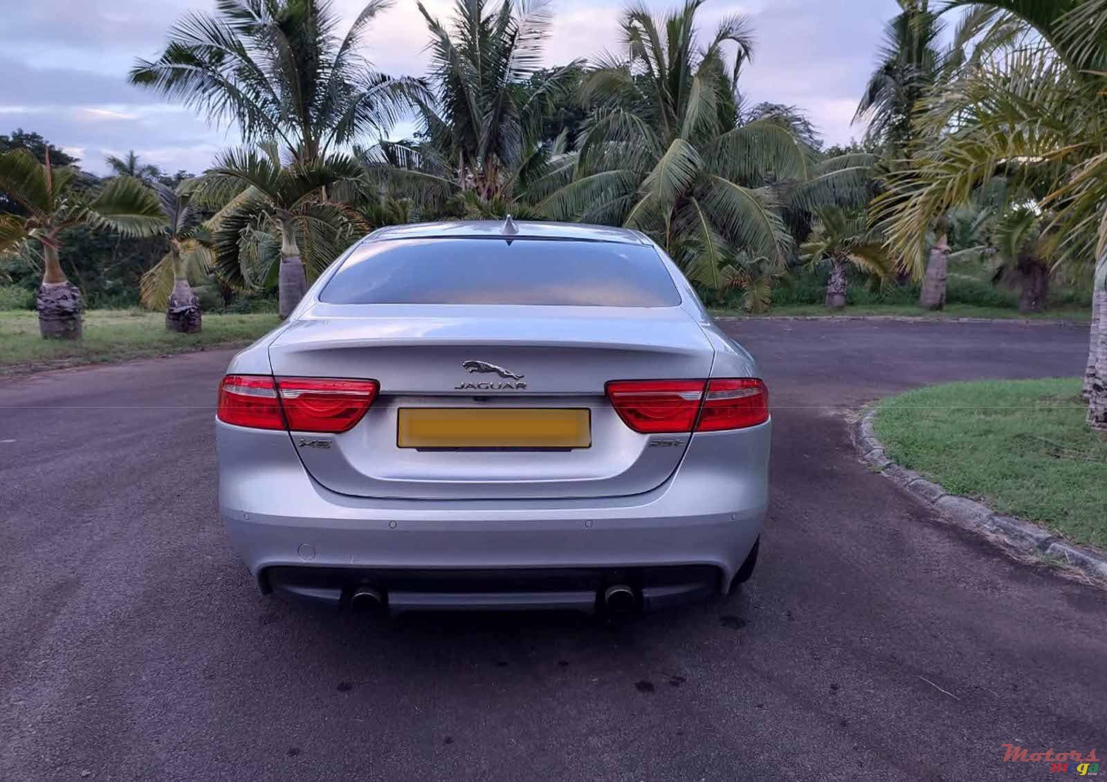 2017' Jaguar XE photo #2