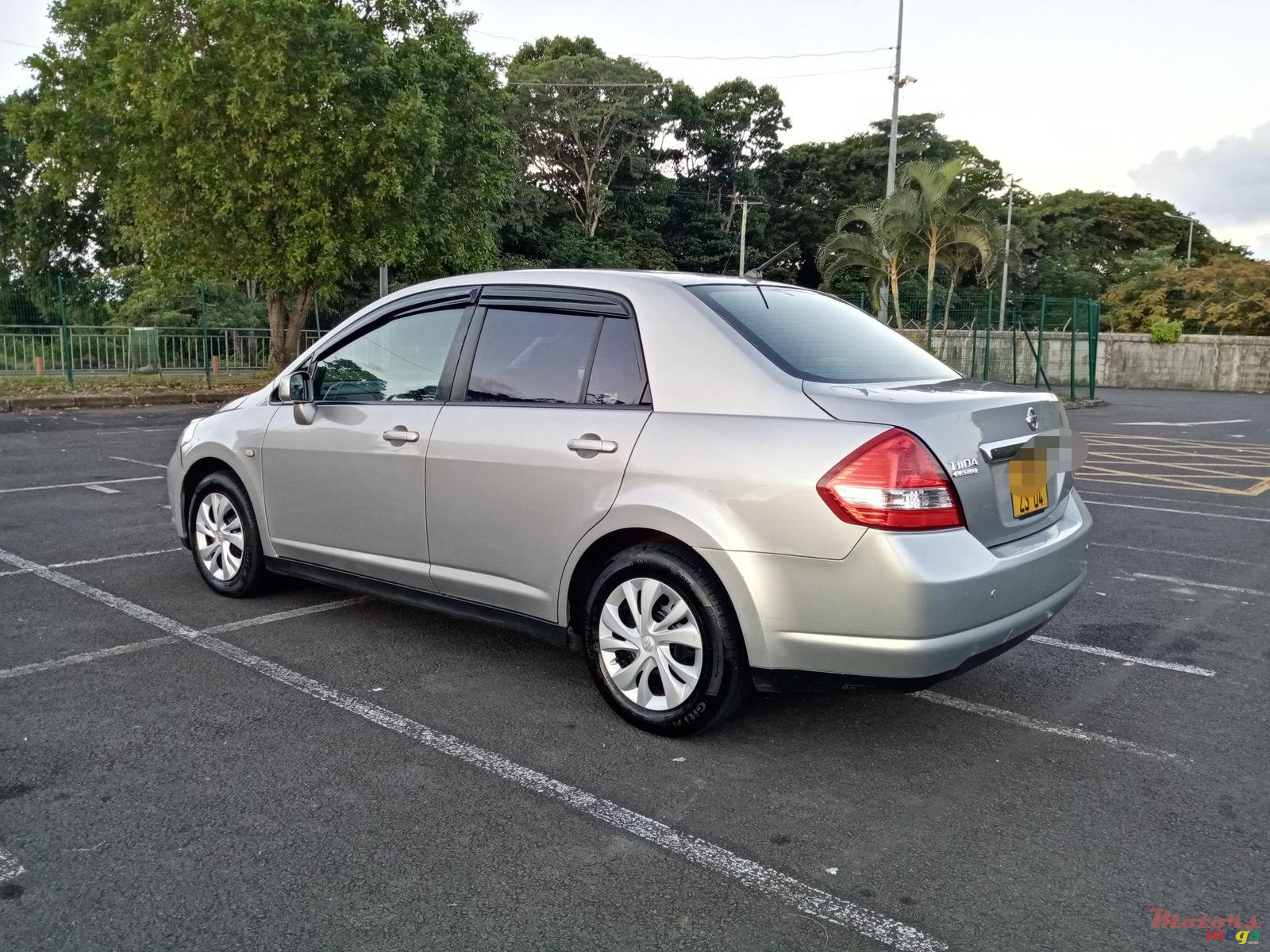 2004' Nissan photo #6