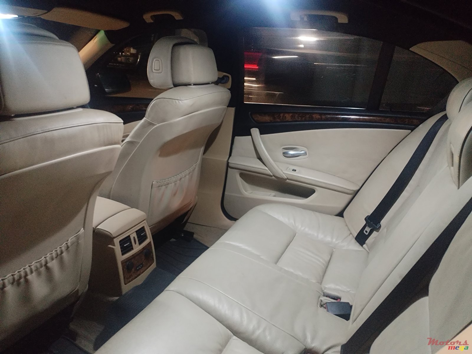 2008' BMW 523 photo #6
