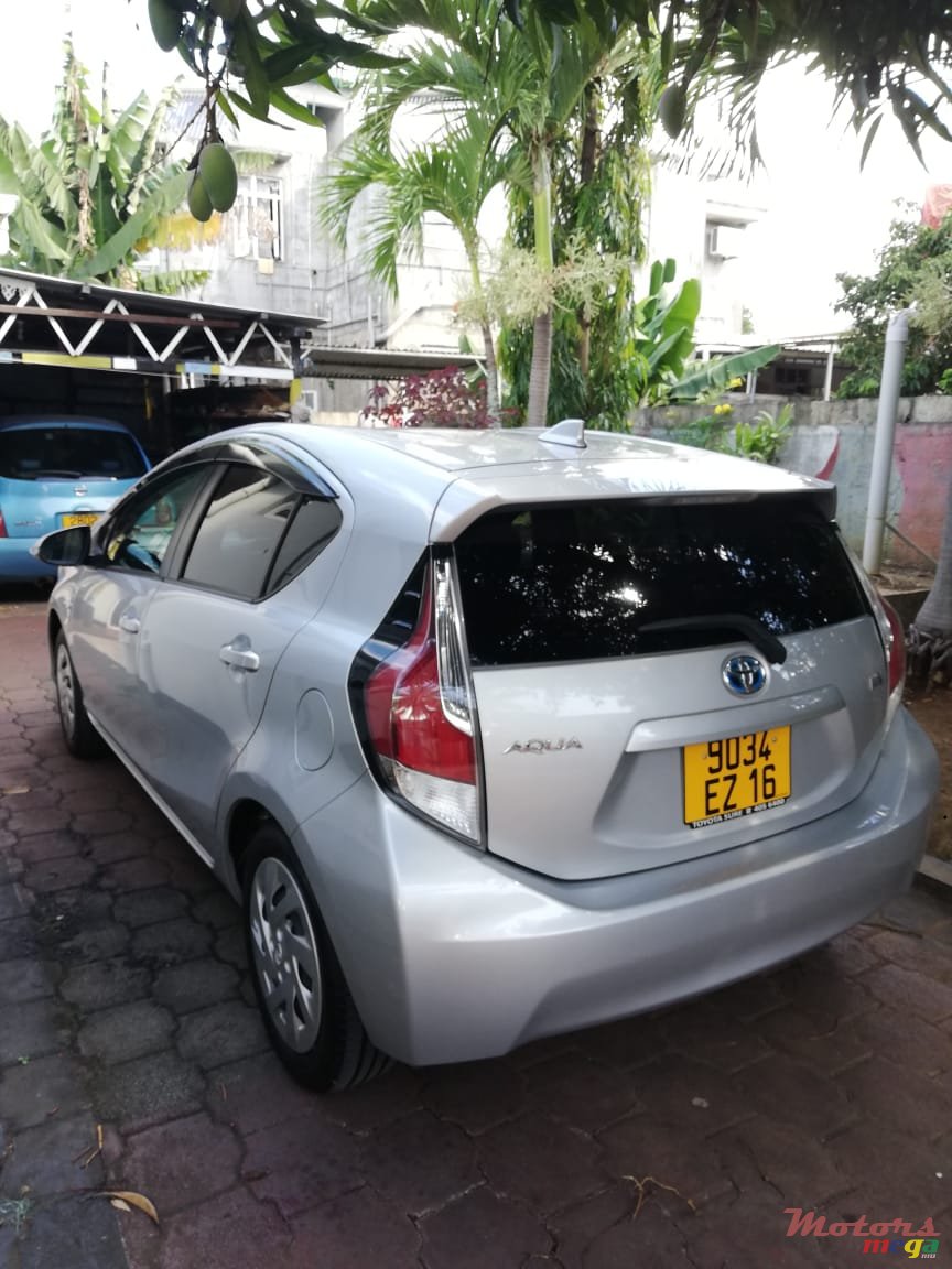 2016' Toyota Aqua photo #2