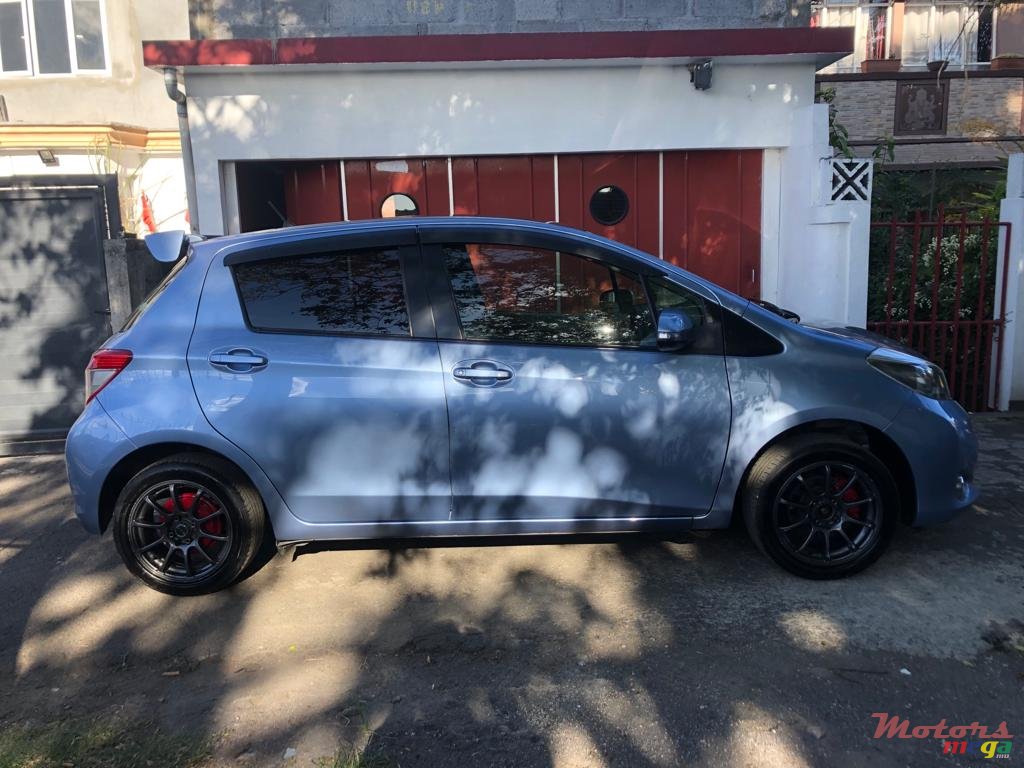 2013' Toyota Vitz photo #6