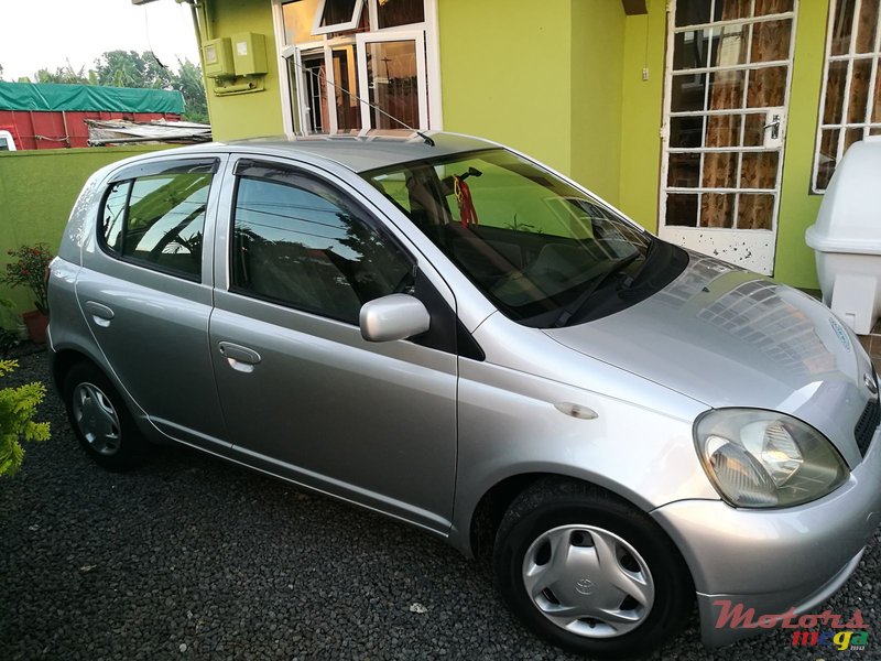 2000' Toyota Vitz photo #7