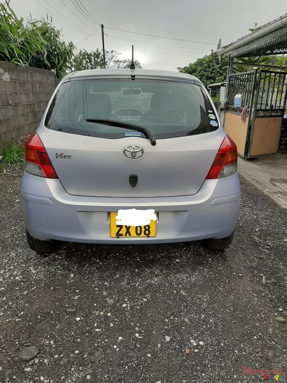 2008' Toyota Vitz photo #7