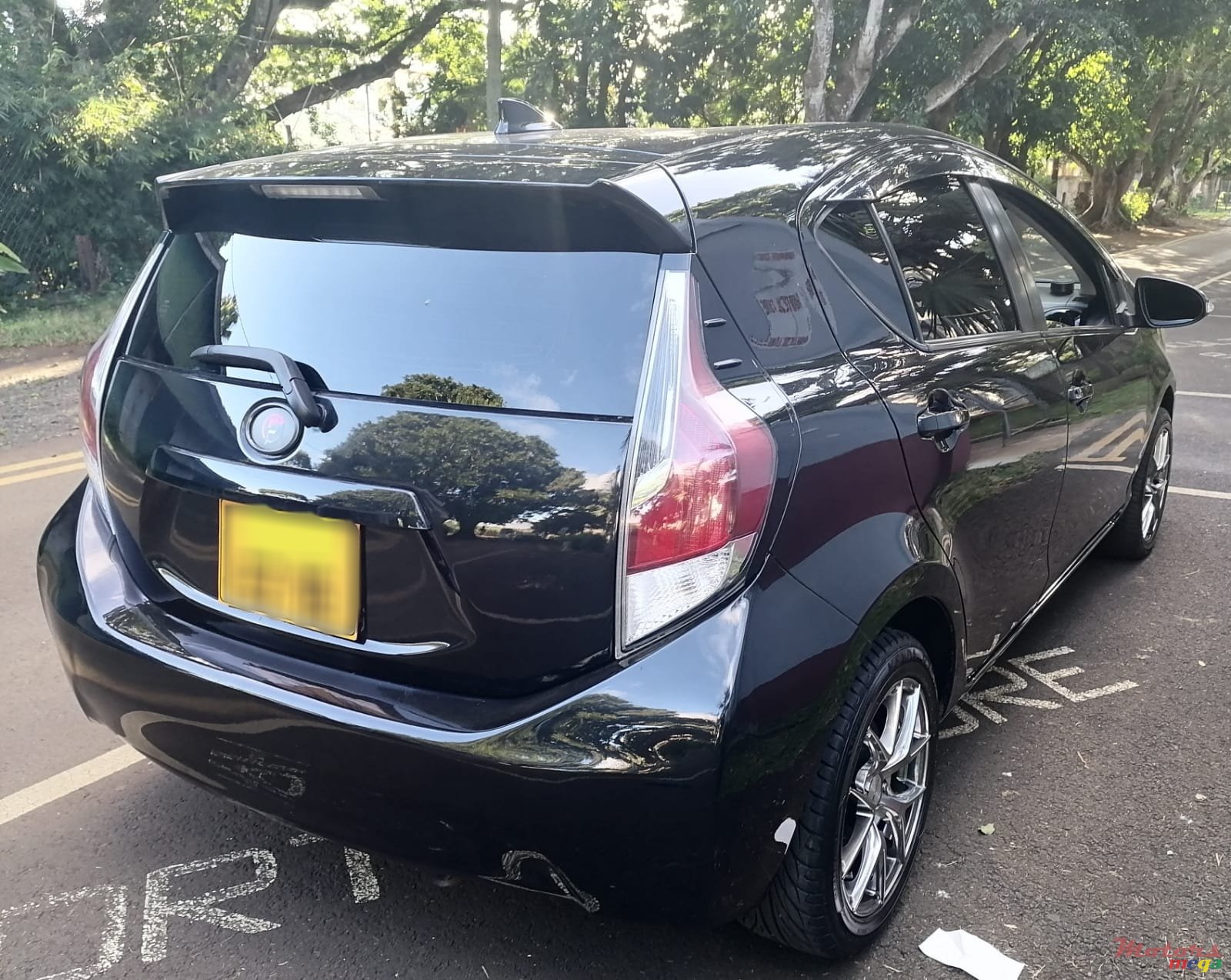 2016' Toyota Aqua Hybrid photo #5