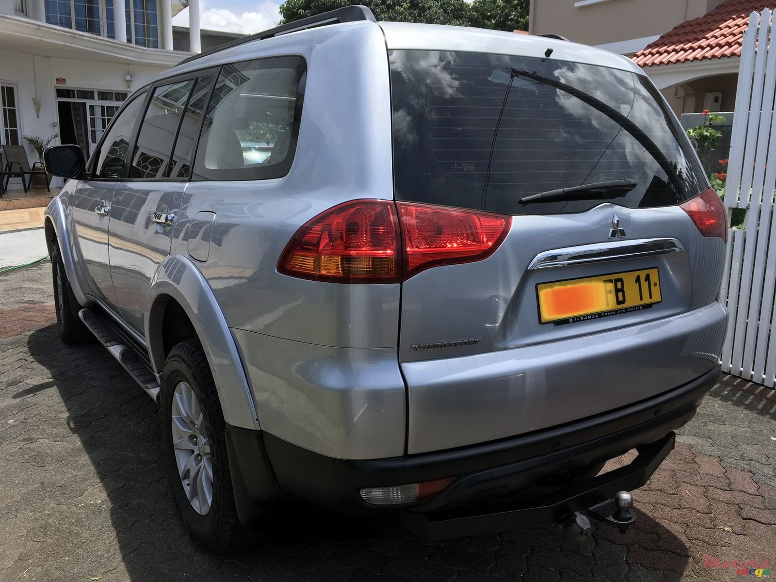 2011' Mitsubishi photo #5