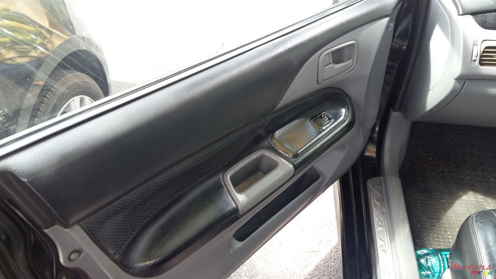 2004' Mitsubishi Lancer Glx photo #1