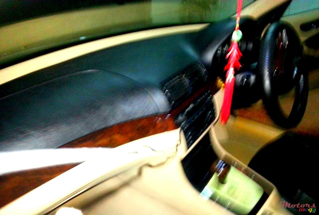 2004' BMW 320 320d photo #3