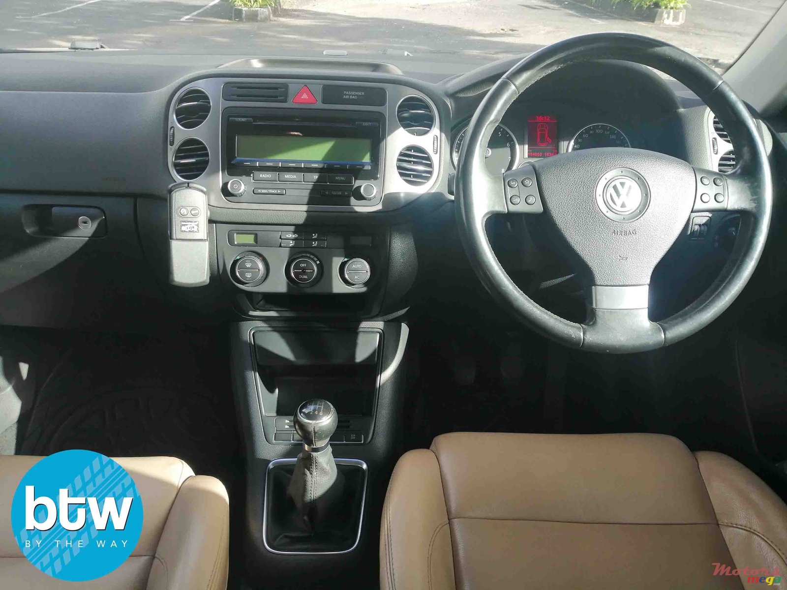 2010' Volkswagen Tiguan AWD photo #7