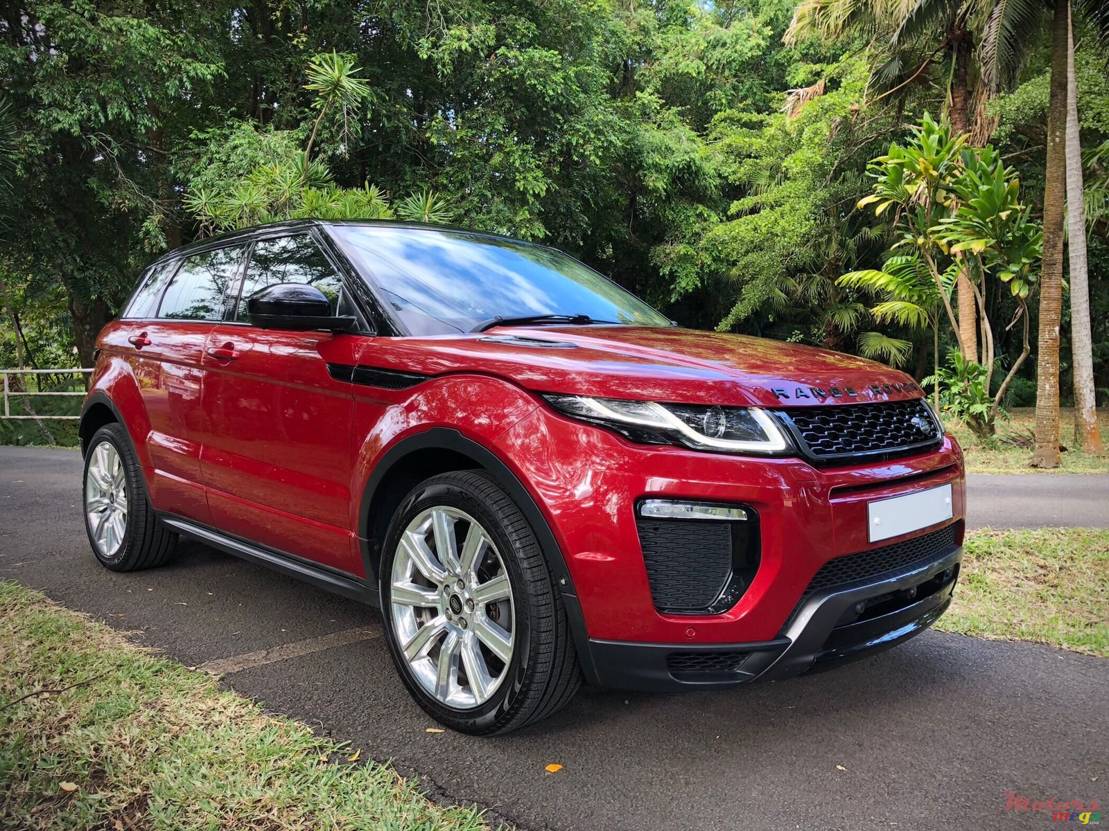 2016' Land Rover Range Rover Evoque Sport photo #1