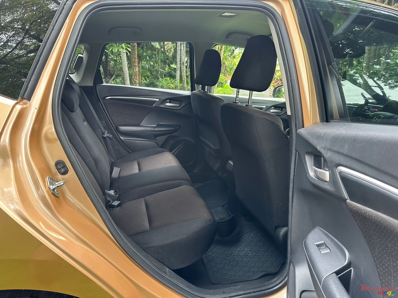 2014' Honda Fit Hybrid L package photo #7