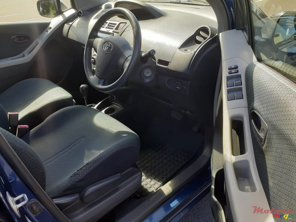 2007' Toyota Vitz automatic photo #6