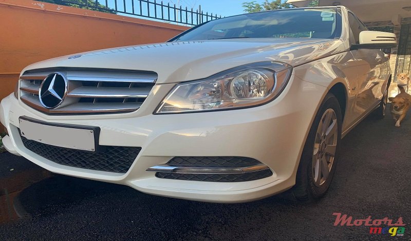 2011' Mercedes-Benz C-Class photo #1