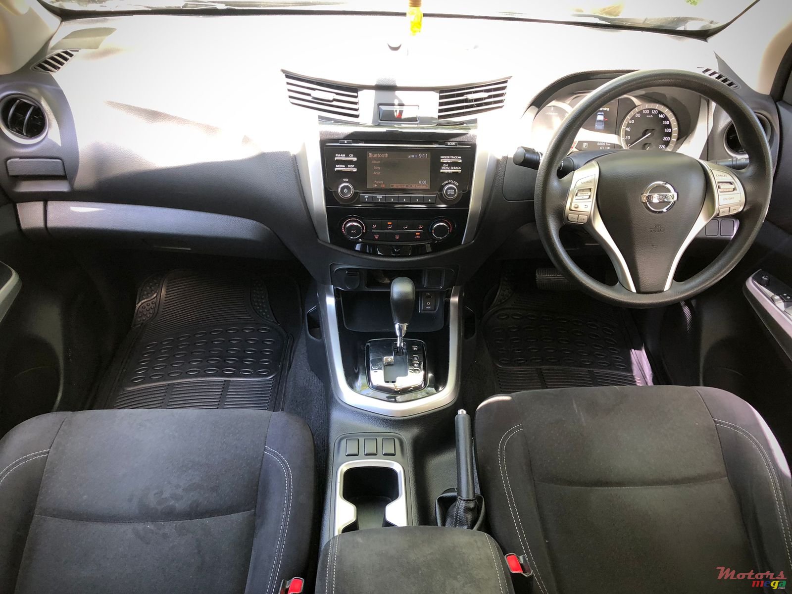 2018' Nissan Navara 2x4 photo #6