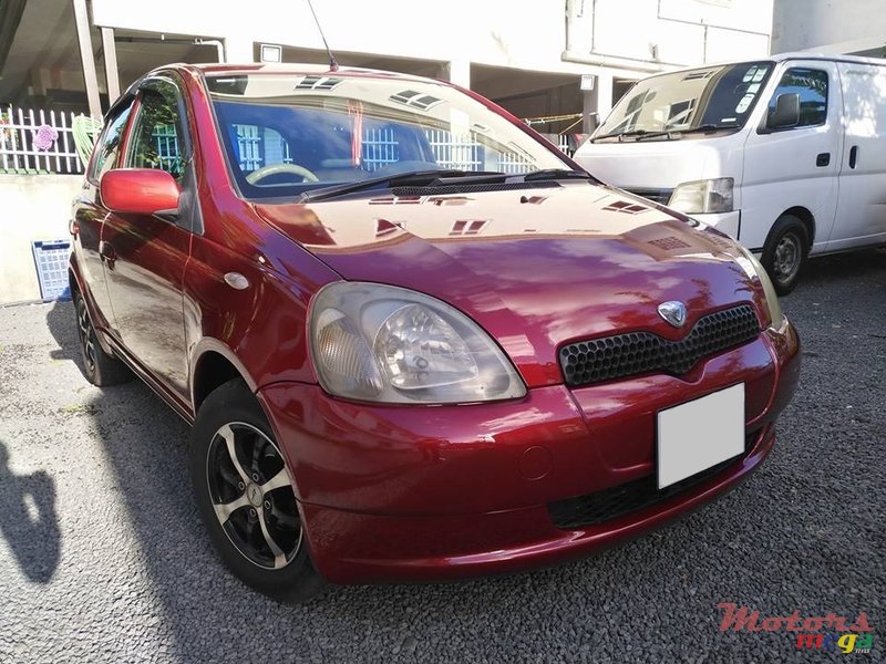 1999' Toyota Vitz photo #2