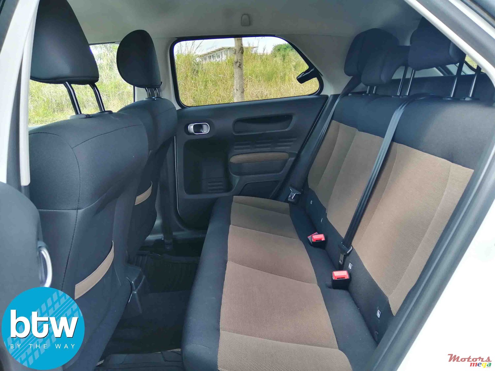 2017' Citroen C4 Cactus 1.2 Turbo Puretech photo #3