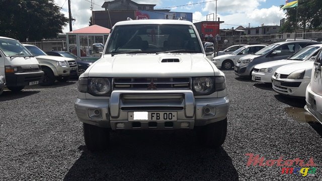 2000' Mitsubishi Pajero photo #1