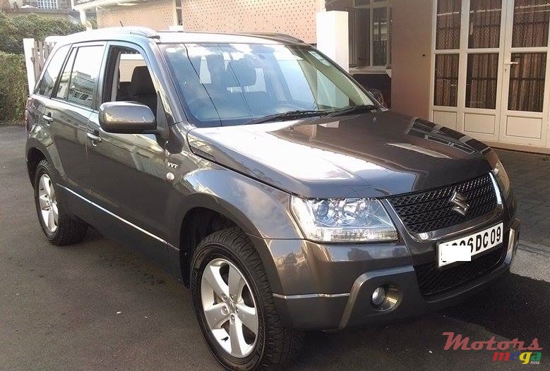 2009' Suzuki Grand Vitara photo #1