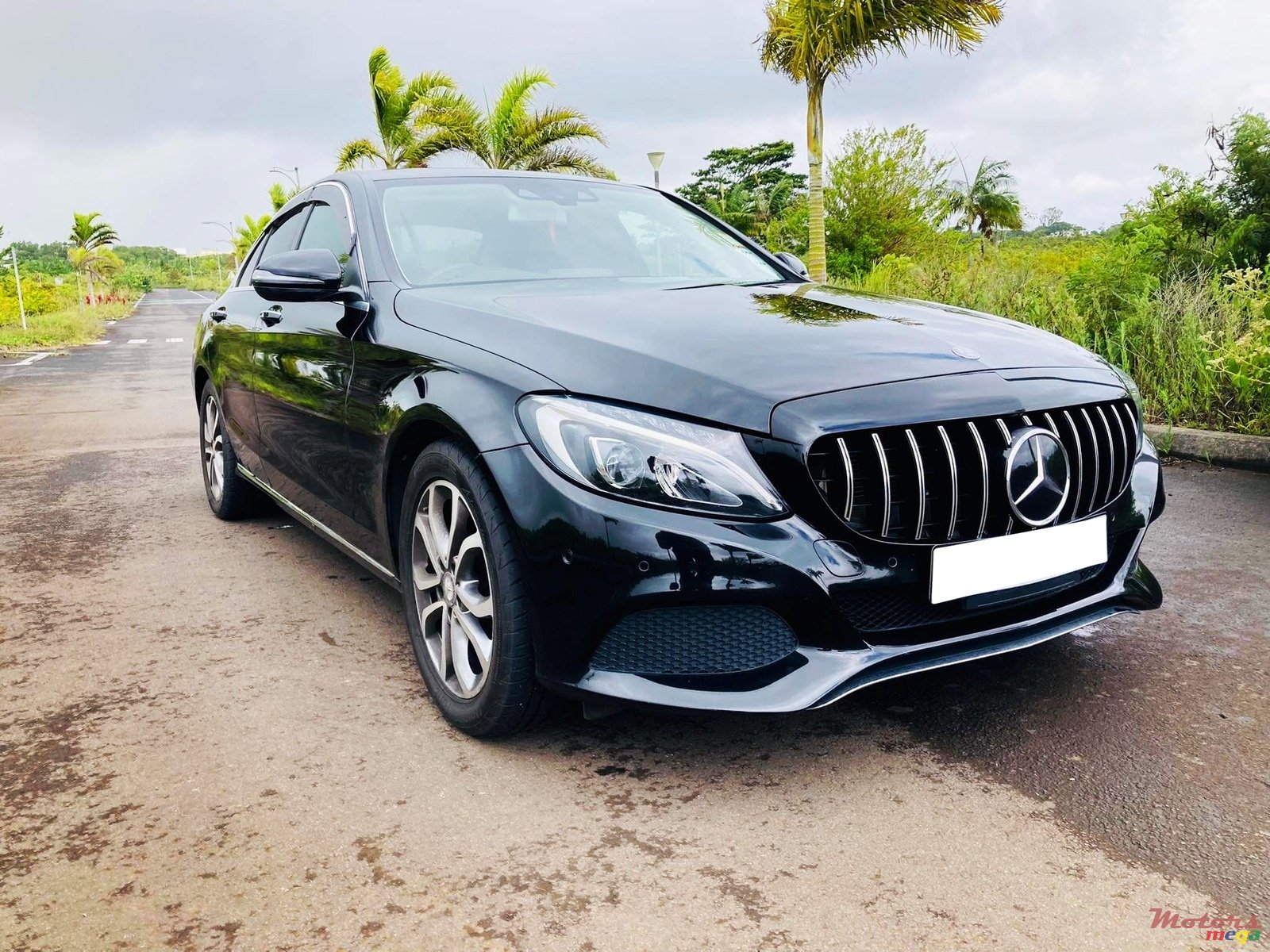 2015' Mercedes-Benz C-Class C180 avant garde photo #2