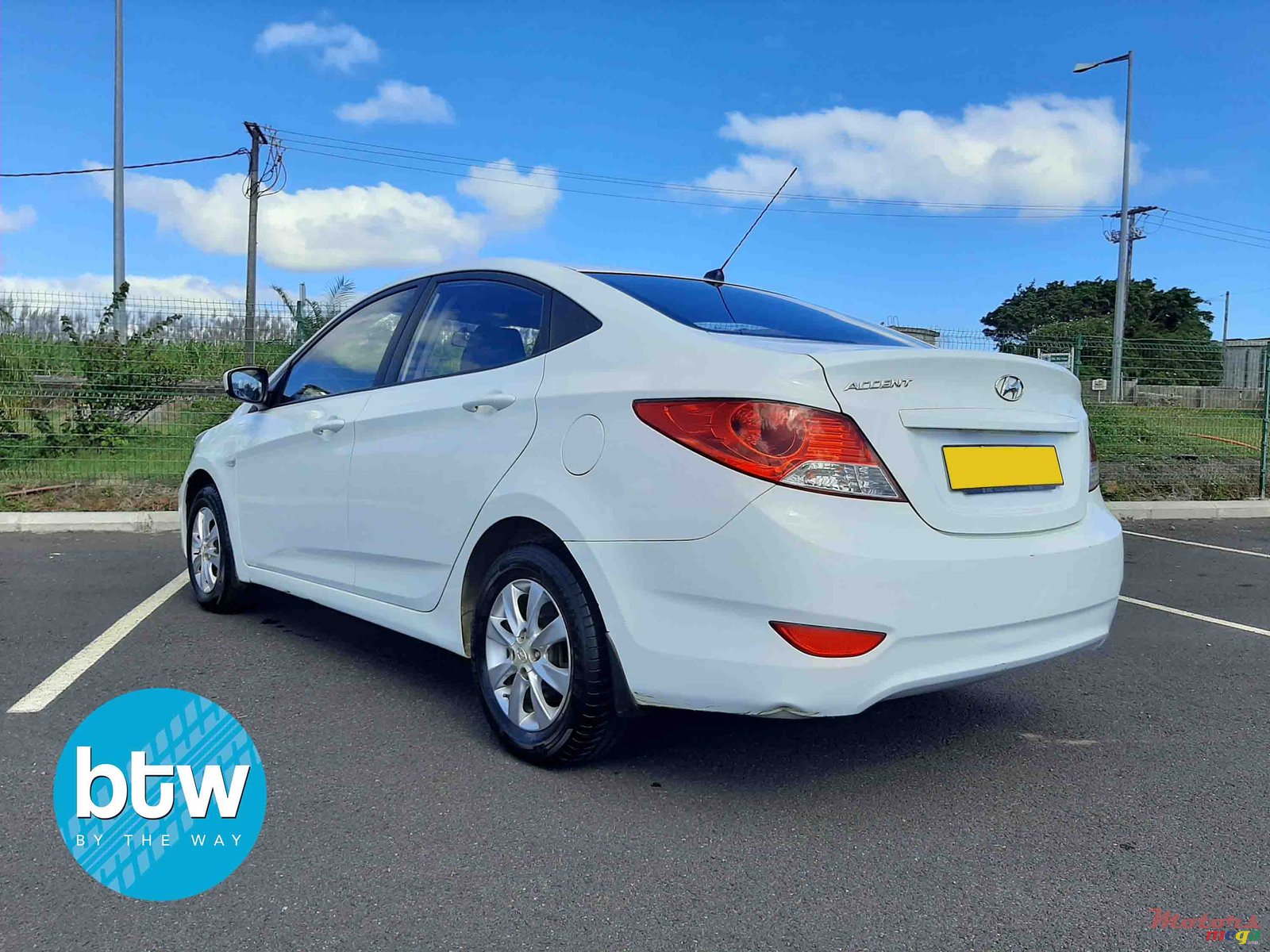 2014' Hyundai Accent photo #3