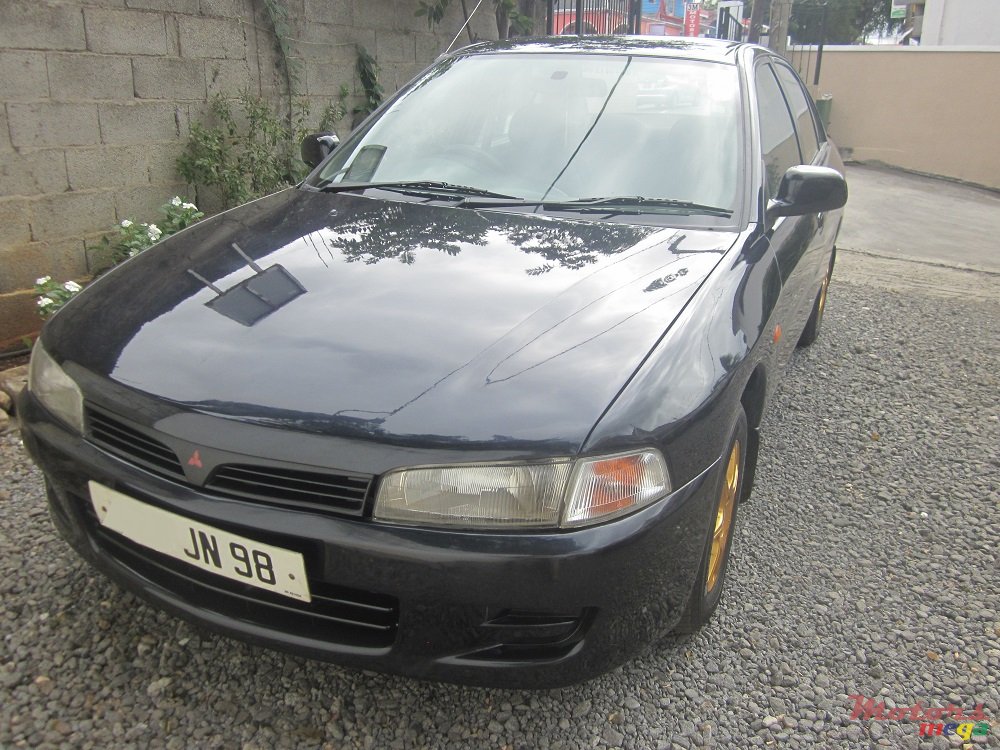 1998' Mitsubishi Lancer GLX photo #1