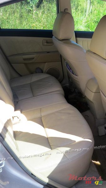 2004' Mazda 3 sedan photo #5