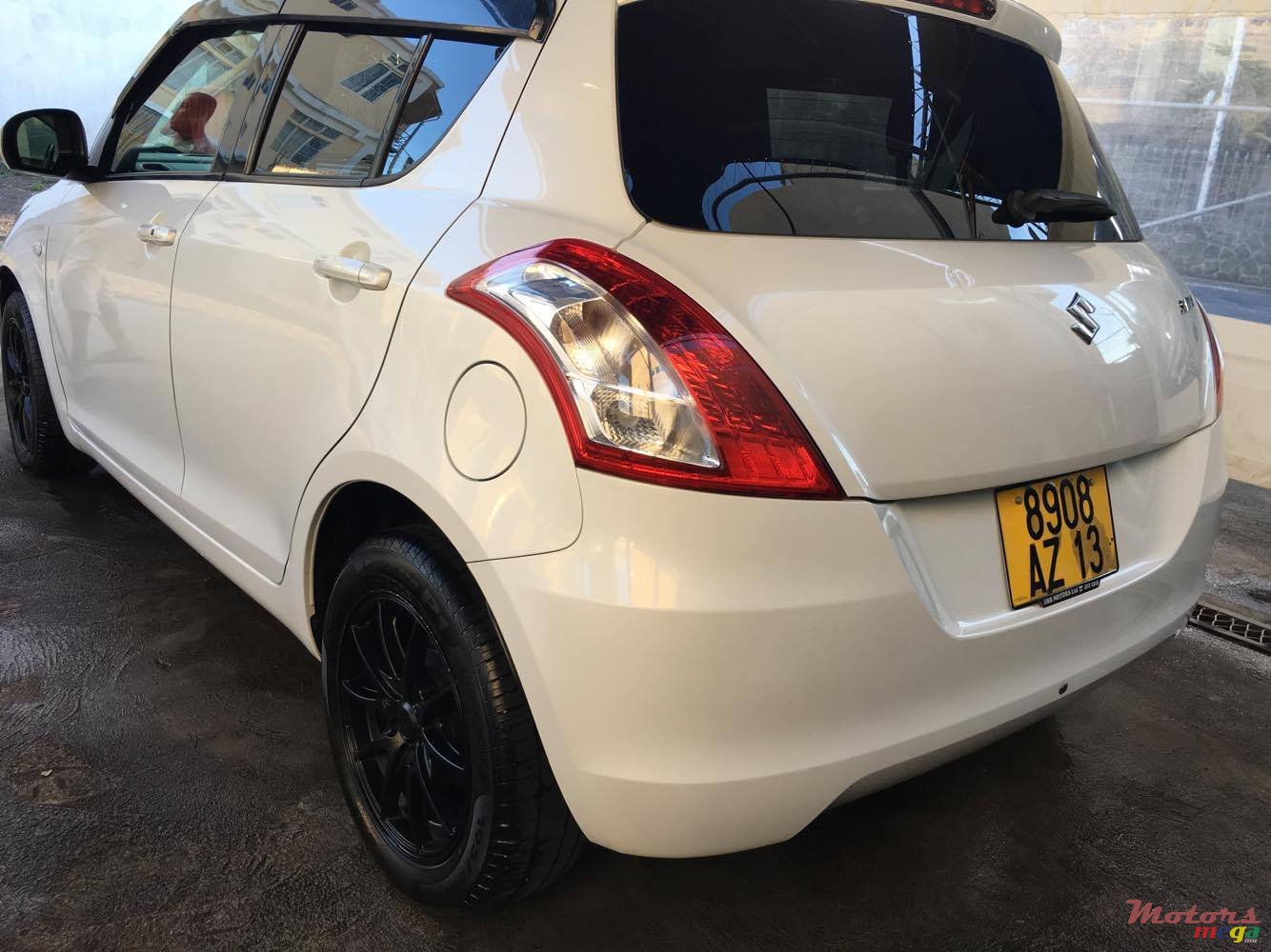 2013' Suzuki Swift photo #5