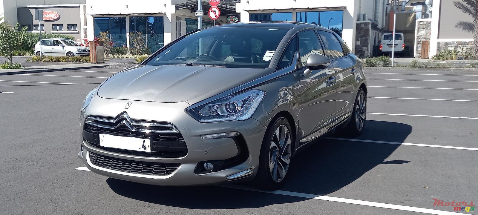 2014' Citroen DS5 photo #1