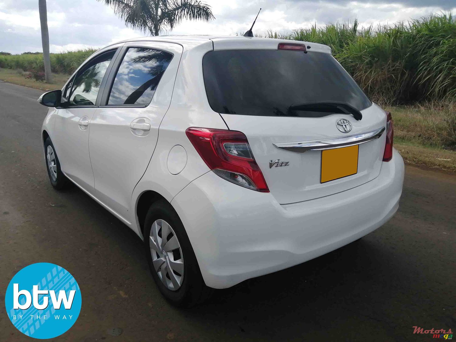 2015' Toyota Vitz photo #2