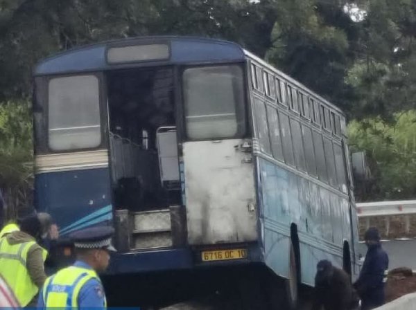 Britannia: Un autobus accroché à un ancien pont
