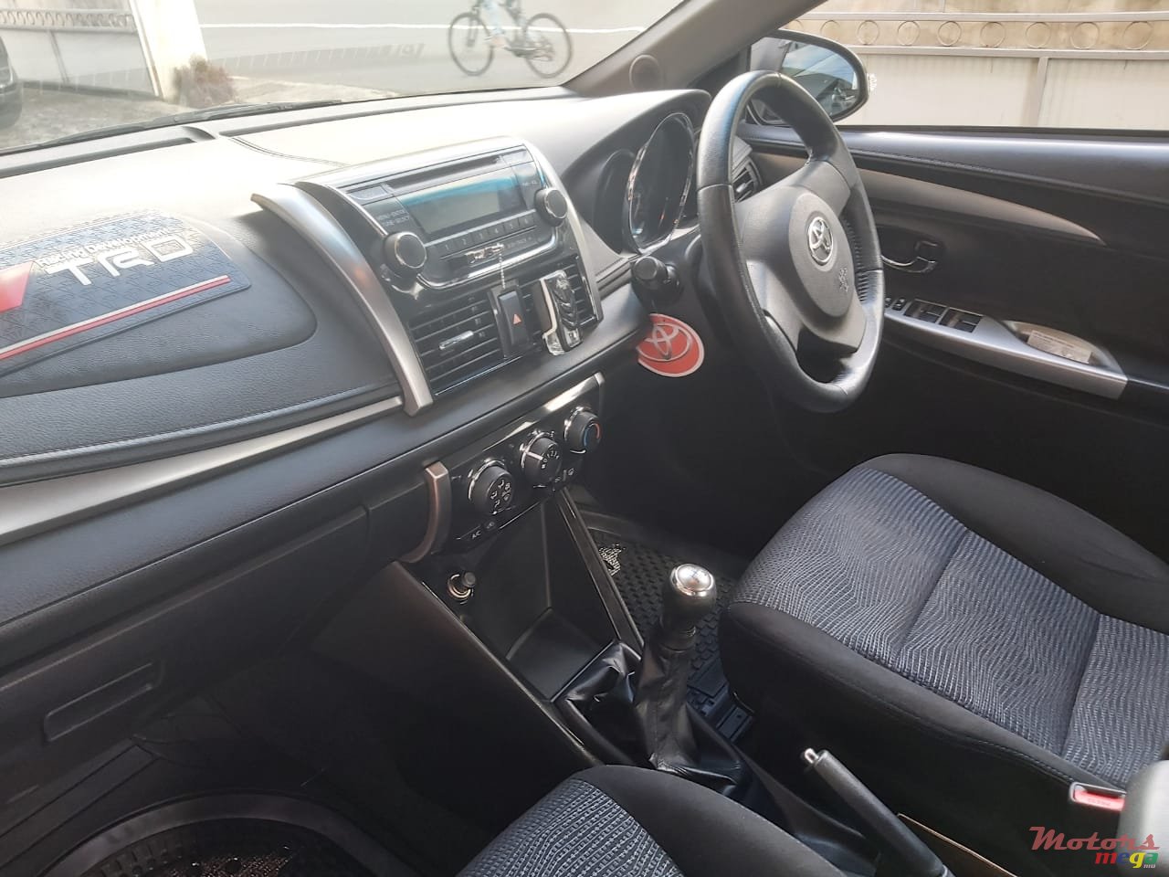 2017' Toyota Yaris G photo #3