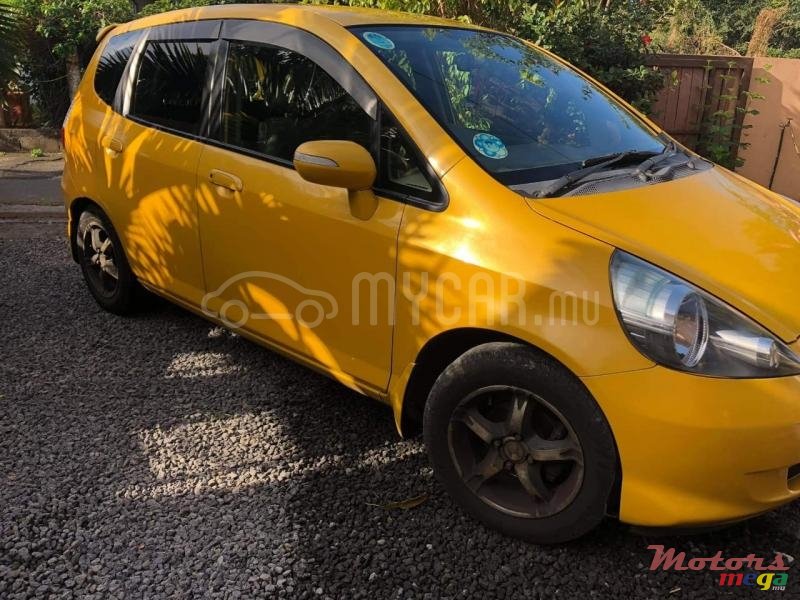 2005' Honda Fit photo #1