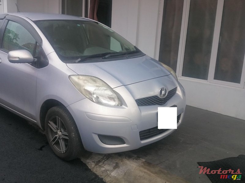 2009' Toyota Vitz photo #2