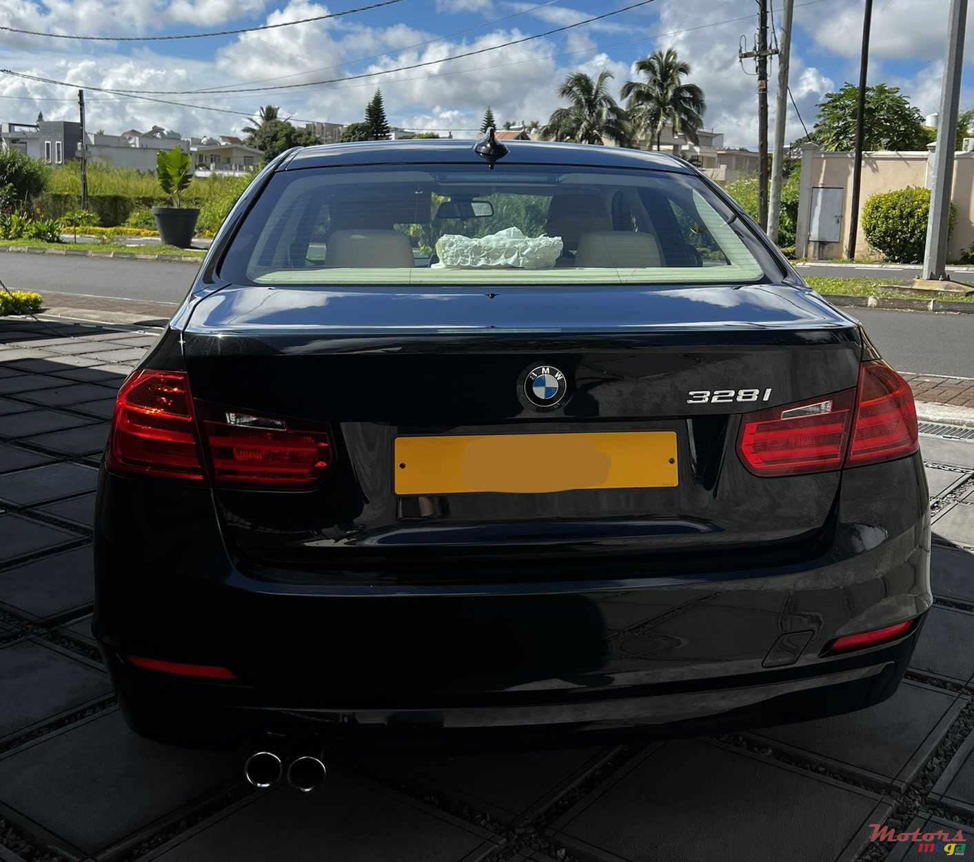 2012' BMW 3 Series photo #2