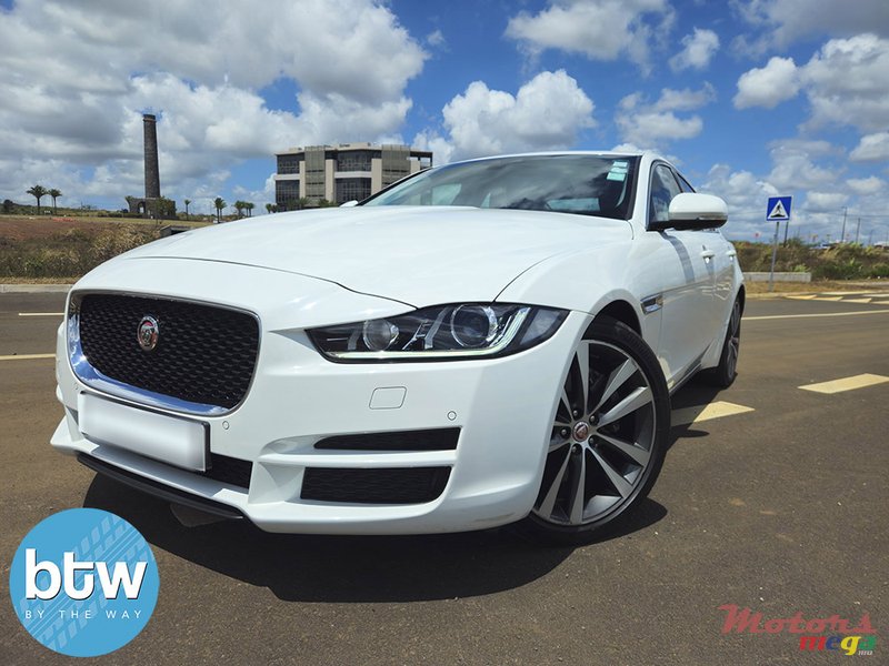 2016' Jaguar XE photo #2