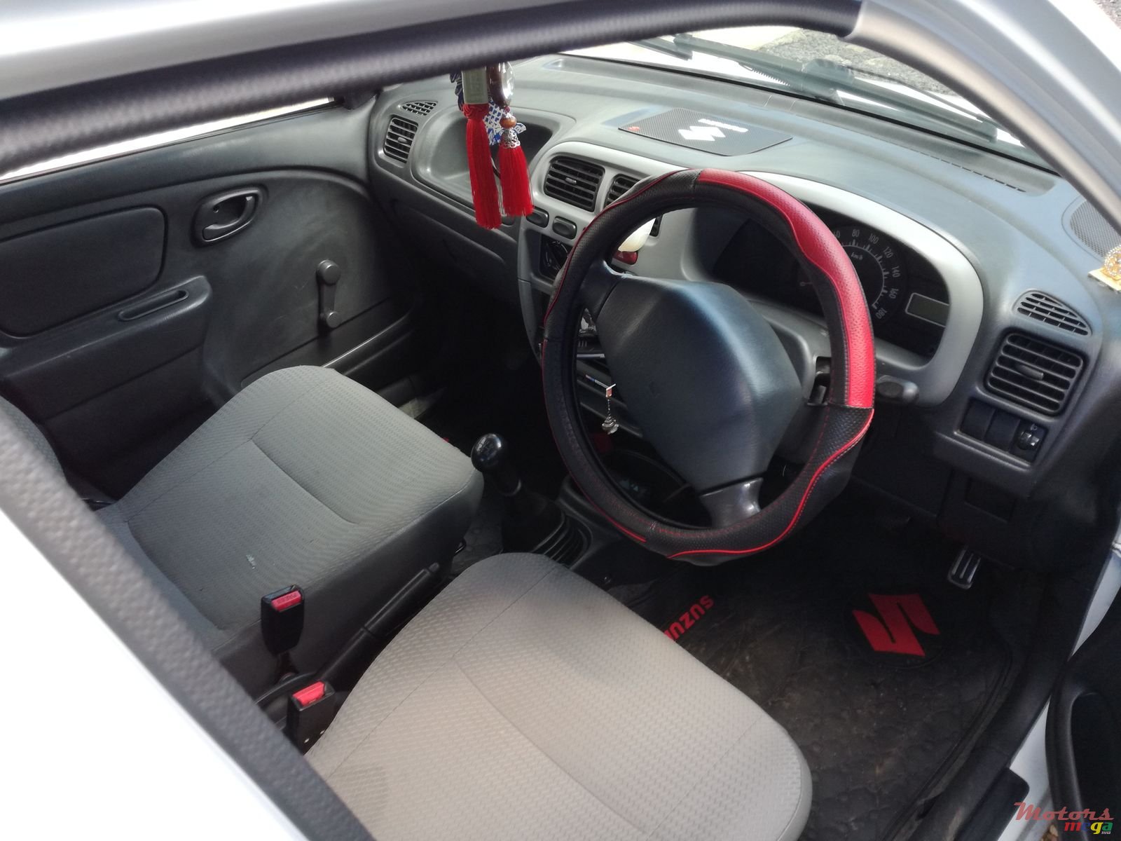 2011' Suzuki Alto photo #6