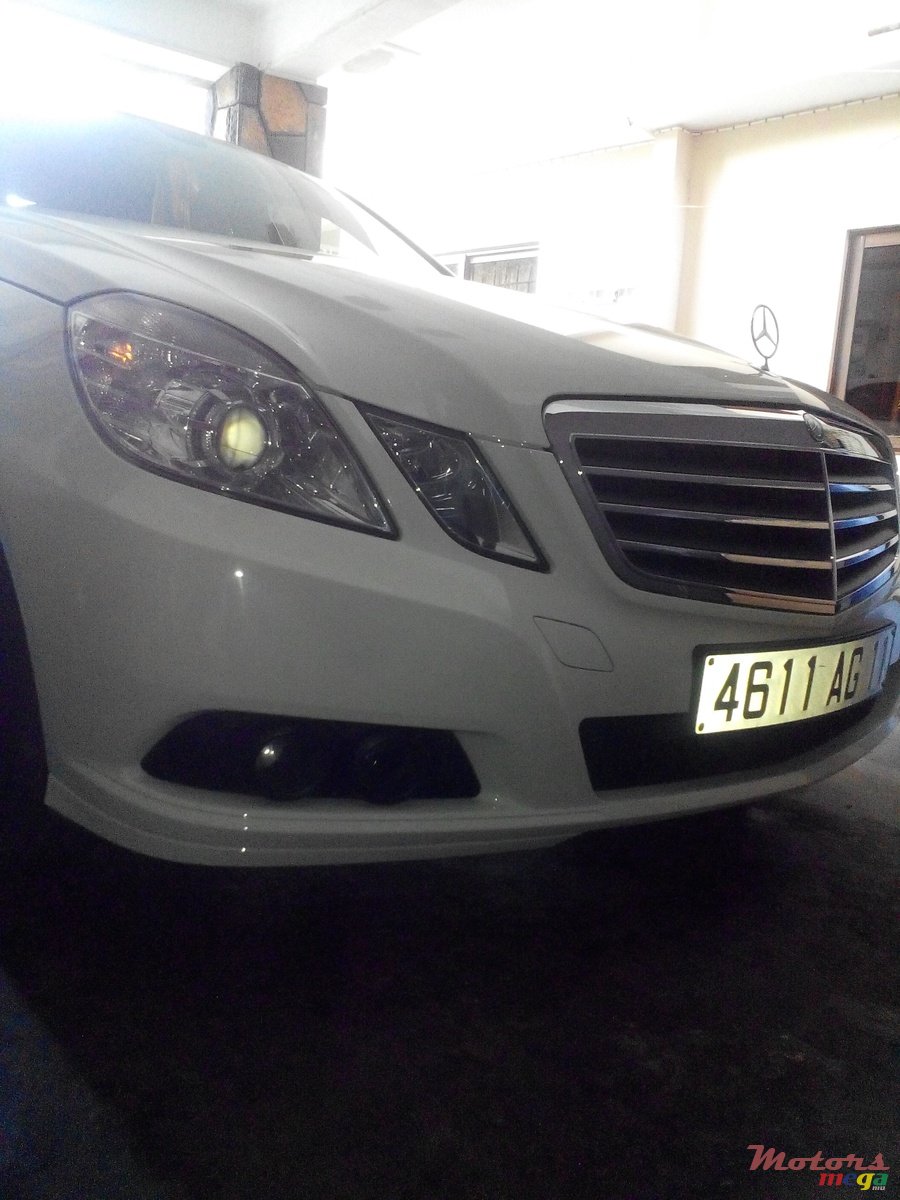 2011' Mercedes-Benz 200 photo #1