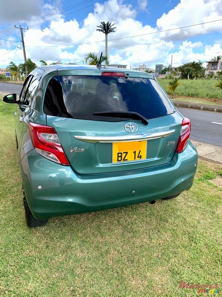 2014' Toyota Vitz photo #3