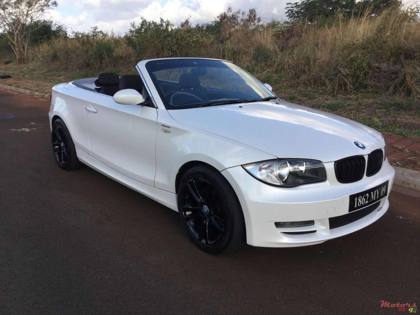 2009' BMW 120 Cabriolet photo #3