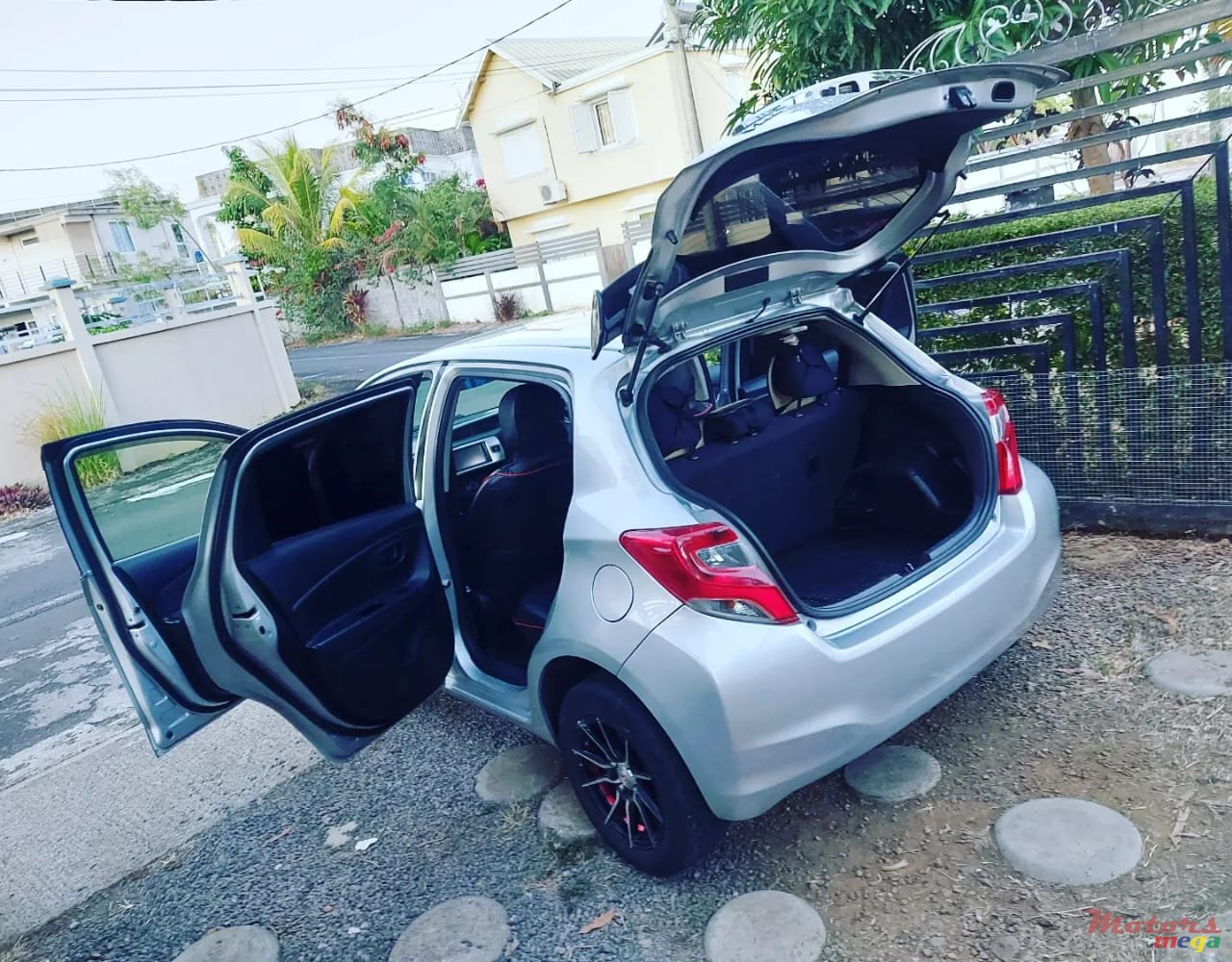 2014' Toyota Vitz Dorigine photo #4