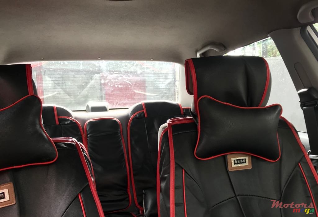 2011' Mitsubishi Lancer photo #5