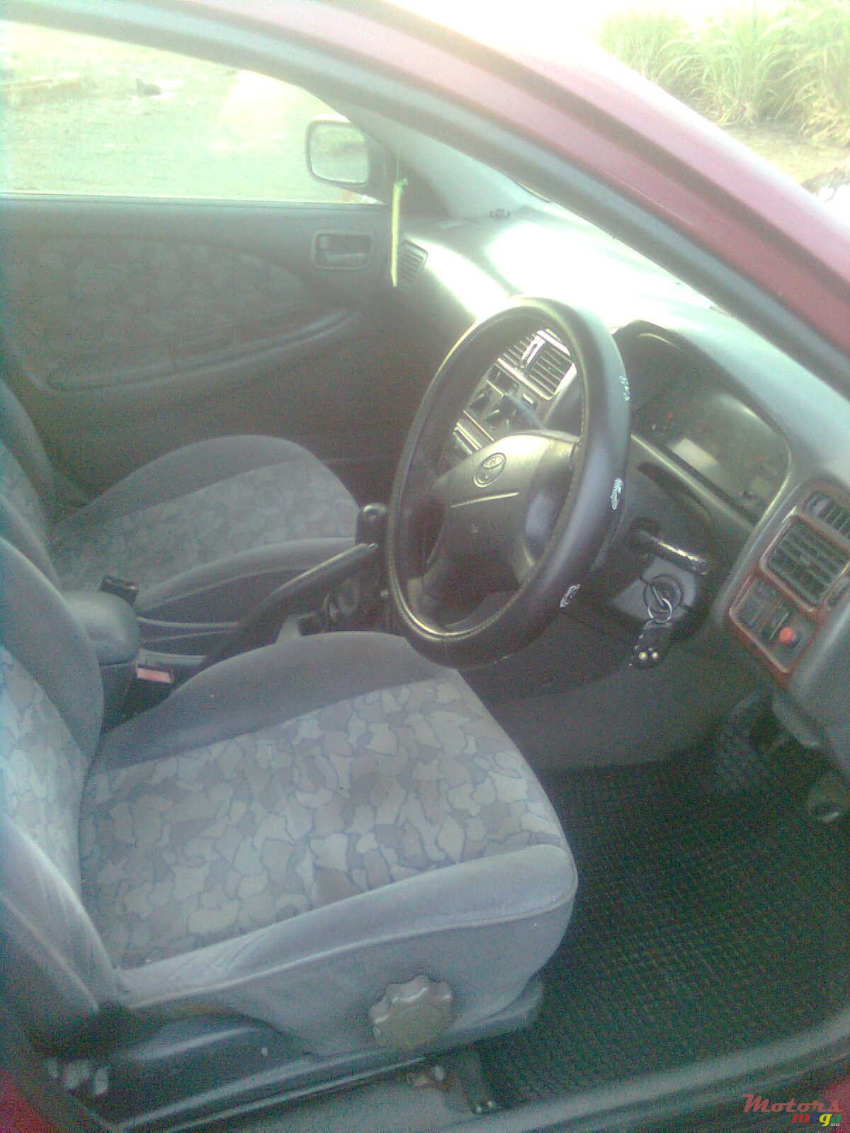 1998' Toyota Avensis photo #3