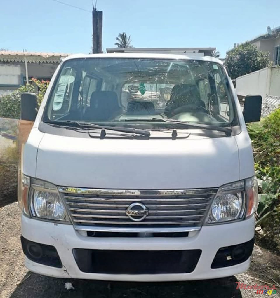 2009' Nissan photo #1