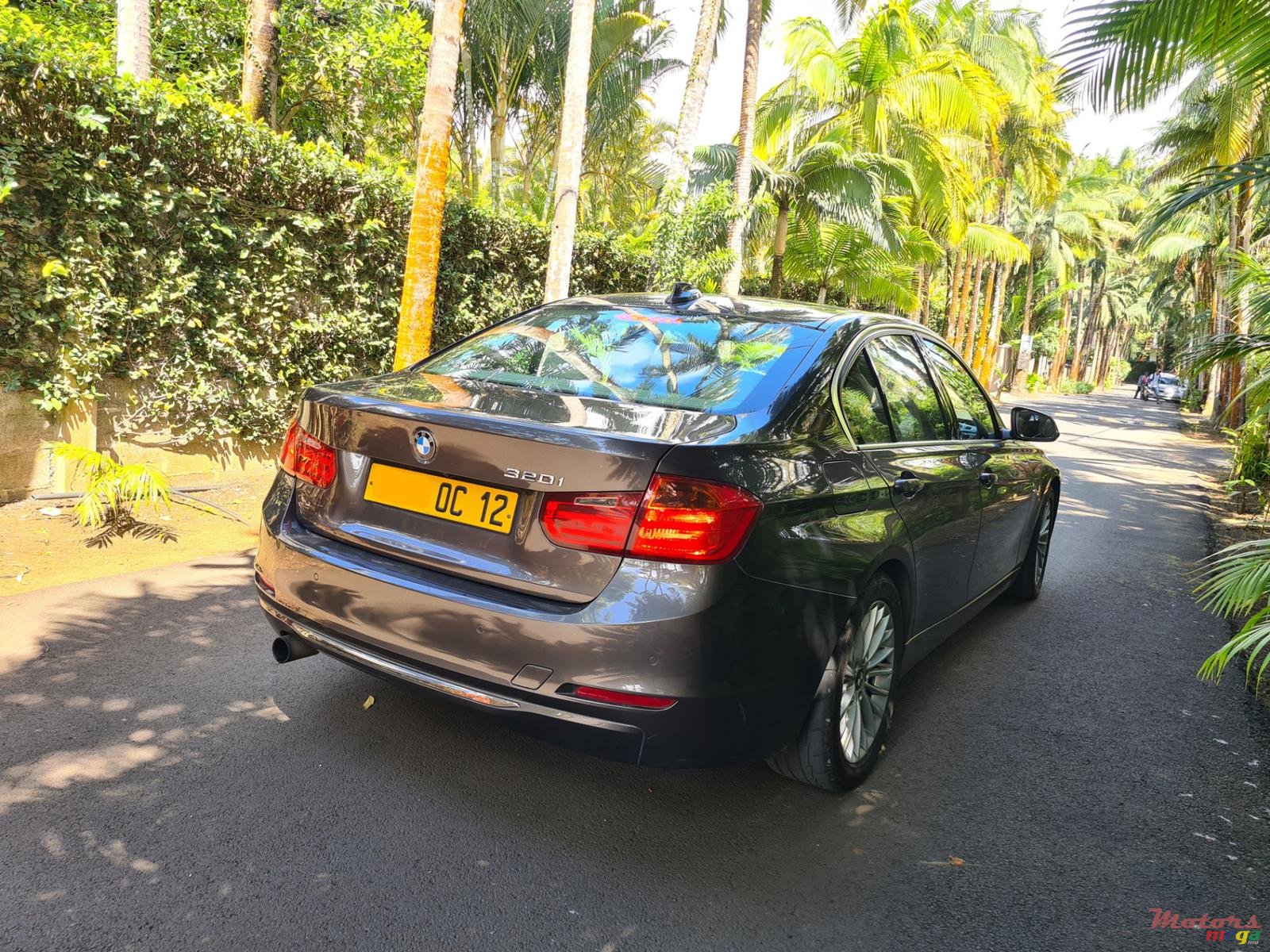 2012' BMW 320 Automatic Sunroof photo #3