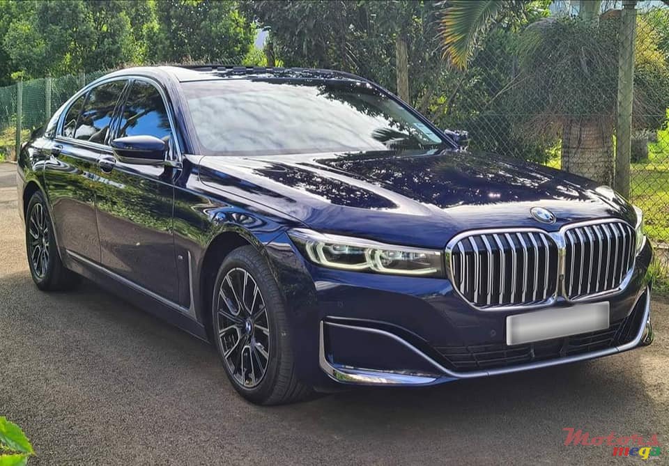 2020' BMW 7 Series 745e photo #3